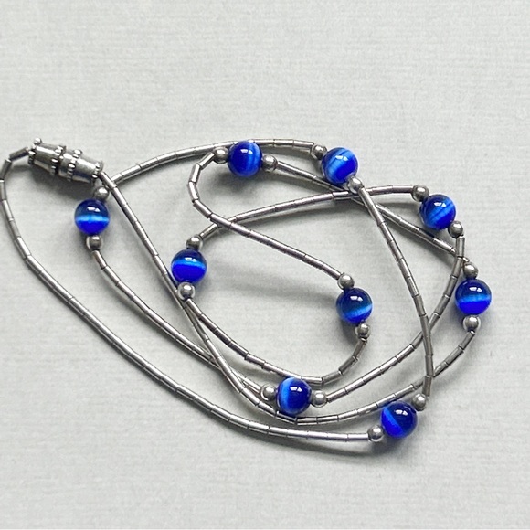 Vintage Liquid Silver Blue Cats Eye Necklace - Picture 9 of 9